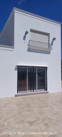 CHALET NUEVO DE OBRA CON APARTAMENTO INDEPENDIENTE EN CAMPILLO - MURCIA