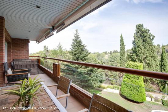 Fabuloso piso de 300 m2 junto al Golf de Sant Cugat - BARCELONA