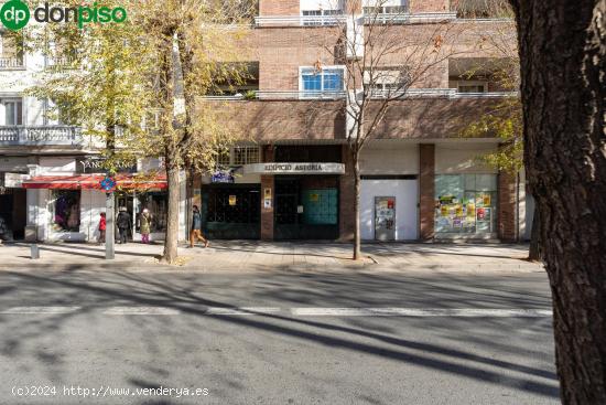 GRAN PLAZA DE GARAJE EN AVENIDA DE CONSTITUCIÓN - GRANADA