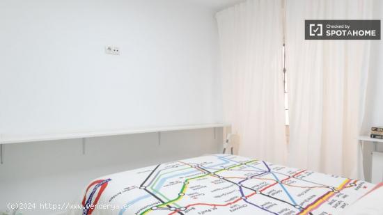 Habitación en alquiler en un apartamento de 3 dormitorios en Centro, Madrid - MADRID