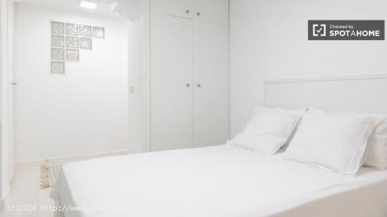 Habitación en alquiler en un apartamento de 3 dormitorios en Centro, Madrid - MADRID