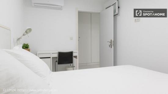 Habitación en alquiler en un apartamento de 3 dormitorios en Centro, Madrid - MADRID