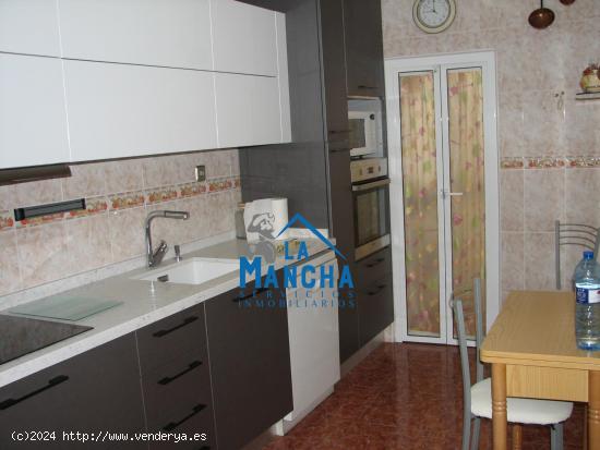 REF:Y069 INMOBILIARIA LA MANCHA VENDE PISO EN ZONA FRANCISCANOS DE 4 HABITACIONES. - ALBACETE