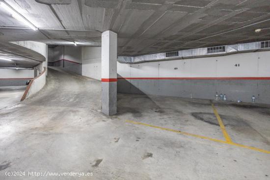 Plaza de parking en calle Olesa de Bonesvalls - BARCELONA