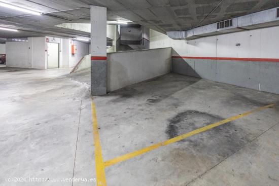 Plaza de parking en calle Olesa de Bonesvalls - BARCELONA