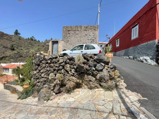 Venta Casa antigua 83 m2 de terreno en casco histórico de Chirche, Vistas al mar espectaculares - S