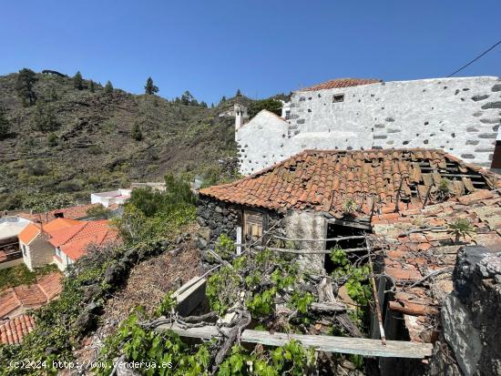 Venta Casa antigua 83 m2 de terreno en casco histórico de Chirche, Vistas al mar espectaculares - S