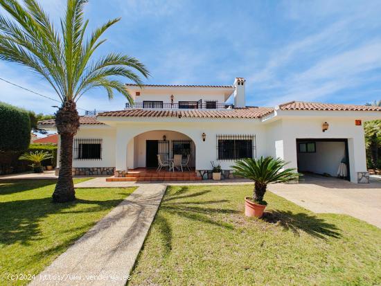 Fantástico Chalet independiente con piscina privada en Cabo Roig - ALICANTE