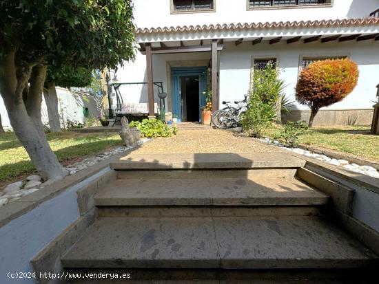 Encantador Chalet en La Laguna, Urbanización La Vega Lagunera - SANTA CRUZ DE TENERIFE