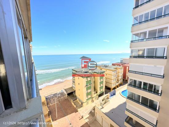 Fantástico ático con vistas al mar en la playa de Tavernes - VALENCIA