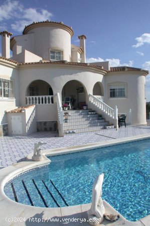 Villa en venta en Algorfa (Alicante)