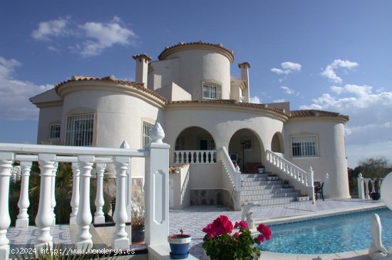 Villa en venta en Algorfa (Alicante)