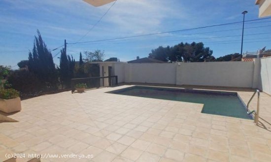 Villa en venta en Pilar de la Horadada (Alicante)