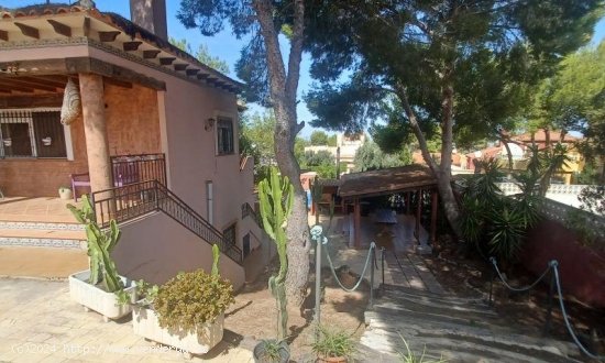 Villa en venta en San Miguel de Salinas (Alicante)