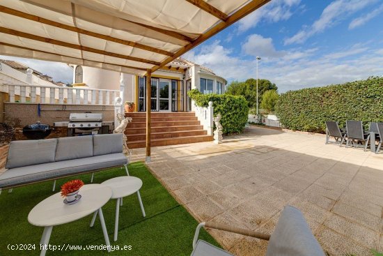 Villa en venta en Orihuela (Alicante)