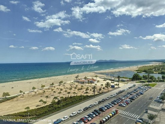 Magnífico Apartamento con Impresionantes Vistas al Mar en Empuriabrava