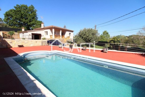  ESTUPENDA CASA DE UNA PLANTA CON PISCINA 