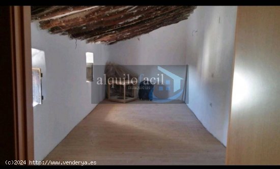 SE VENDE CASA RURAL/HIGUERUELA/3 DIRMITORIOS/ PATIO 20 METROS/48000€