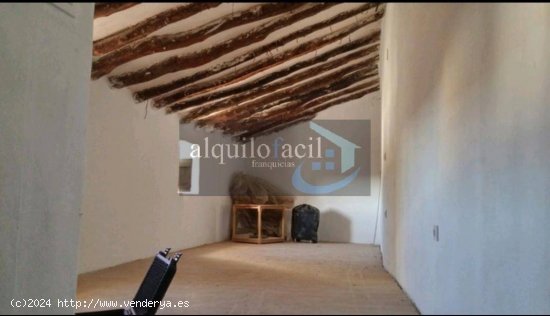 SE VENDE CASA RURAL/HIGUERUELA/3 DIRMITORIOS/ PATIO 20 METROS/48000€