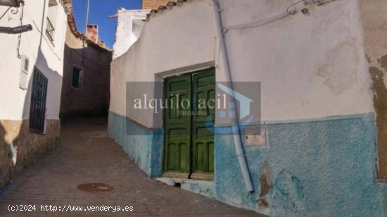 SE VENDE CASA RURAL/HIGUERUELA/3 DIRMITORIOS/ PATIO 20 METROS/48000€