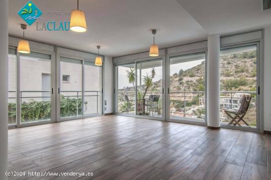  Venta. Moderno chalet con piscina y vistas al mar en Sitges - BARCELONA 