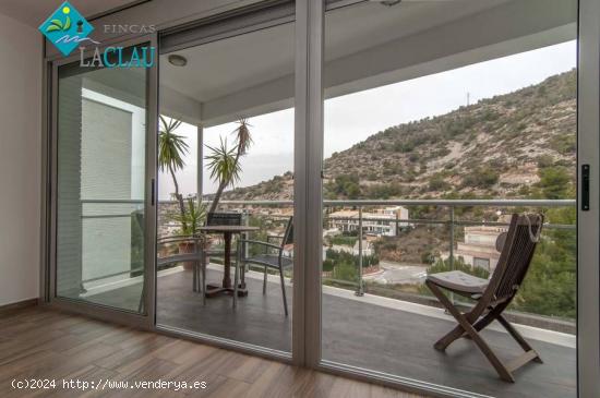 Venta. Moderno chalet con piscina y vistas al mar en Sitges - BARCELONA