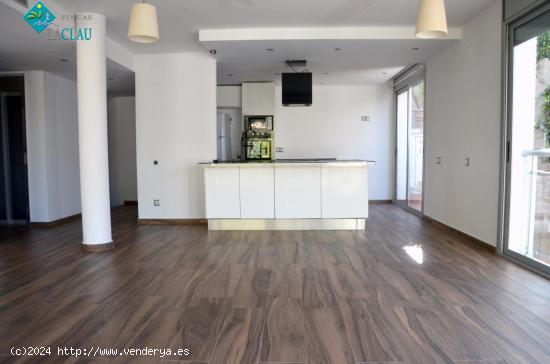 Venta. Moderno chalet con piscina y vistas al mar en Sitges - BARCELONA