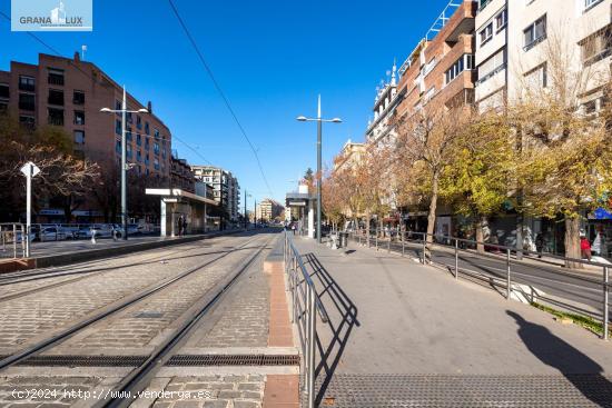 GRAN PLAZA DE GARAJE EN AVENIDA DE CONSTITUCIÓN - GRANADA