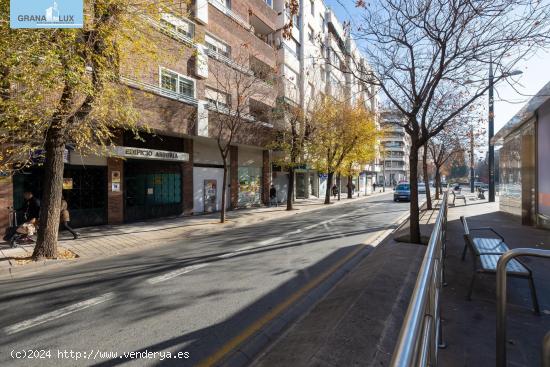  GRAN PLAZA DE GARAJE EN AVENIDA DE CONSTITUCIÓN - GRANADA 