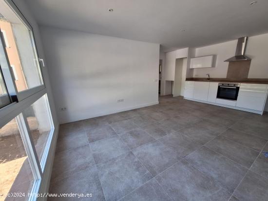 Planta baja con terraza en zona tranquila para 1 persona o pareja - BALEARES