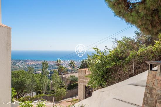 Espectacular Casa en Alella con Vistas al Mar y Dos Viviendas - BARCELONA