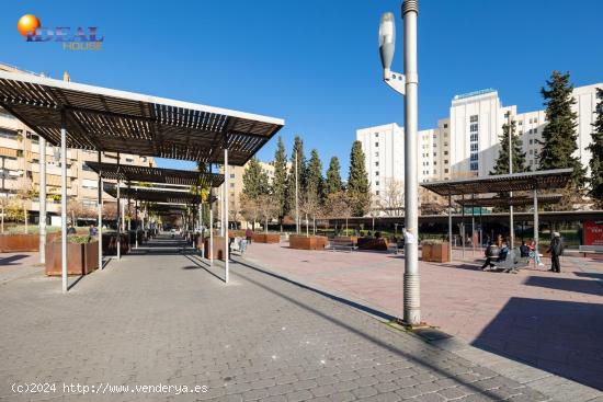 GRAN PLAZA DE GARAJE EN AVENIDA DE CONSTITUCIÓN - GRANADA