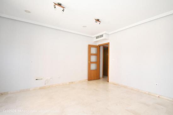 Se vende piso de 2 dormitorios, plaza de garaje y trastero junto al Corte Inglés - MURCIA