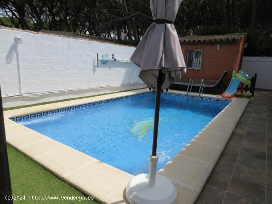 ESTUPENDO CHALET EN PAGO DE HUMO CON PISCINA - CADIZ