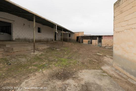 Terreno con almacen industrial a escasos minutos de autovía en Moraleda de Zafayona - GRANADA