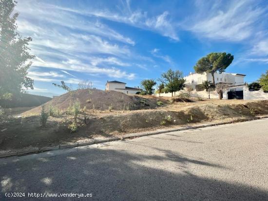 TERRENO EN LA URBANIZACIÓN SAN JAVIER - GRANADA