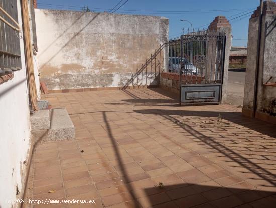 Casa de Esquina en el centro  del pueblo ¡¡¡¡¡ viñuelas guadalajara¡ - GUADALAJARA