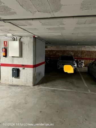 PARKING PARA COCHE GRANDE  EN LA ZONA DE CAN RULL - BARCELONA