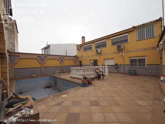 *Vivienda de lujo junto a Dña.Crisanta, de 2 plantas y 348 m2, con 110 m2 de patio, piscina y 5dorm