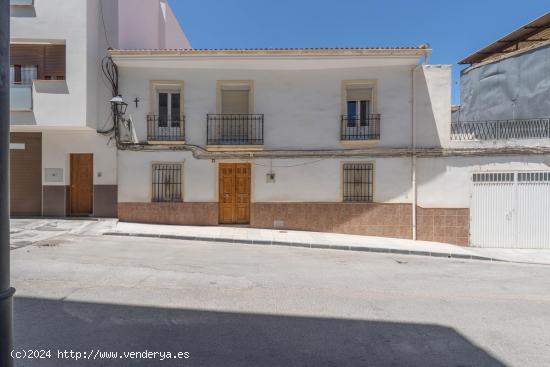  CASA REFORMADA DOS PLANTAS MAS TERRAZA  6 HABITACIONES GARAJE PATIO A 30 MINUTOS DE GRANADA - GRANAD 