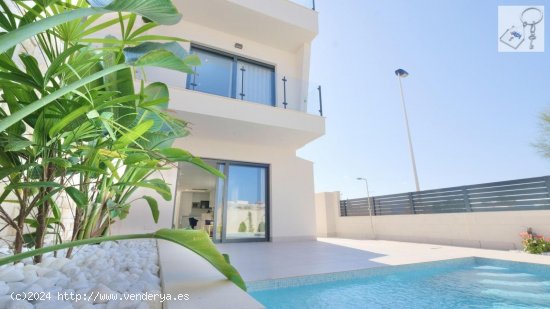 Villa en venta a estrenar en Guardamar del Segura (Alicante)