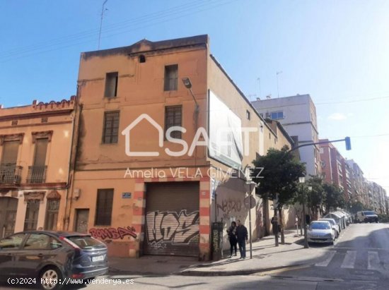 Nave esquinero de 323m ubicado en una de las principales Avenidas de Valencia con una edificabilidad