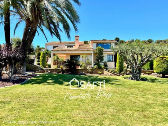  Grandiosa casa con vistas al mar y un jardín de ensueño en Coma Ruga 