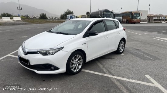 Toyota Auris 1.8 HV Advance de 2015 con 180.000 Km por 11.500 EUR. en Malaga