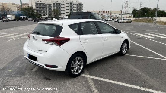 Toyota Auris 1.8 HV Advance de 2015 con 180.000 Km por 11.500 EUR. en Malaga