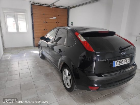 Ford Focus 1.8 TDCi Trend 5p. de 2007 con 215.000 Km por 6.000 EUR. en Sevilla