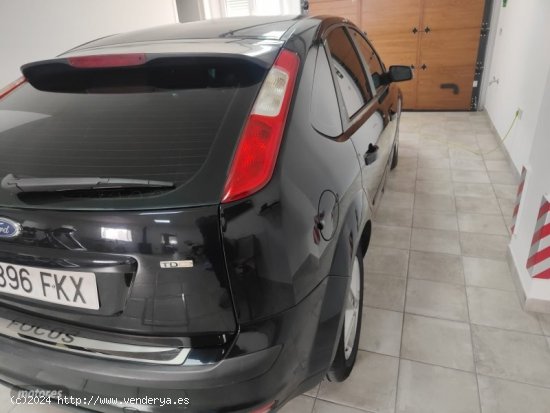 Ford Focus 1.8 TDCi Trend 5p. de 2007 con 215.000 Km por 6.000 EUR. en Sevilla