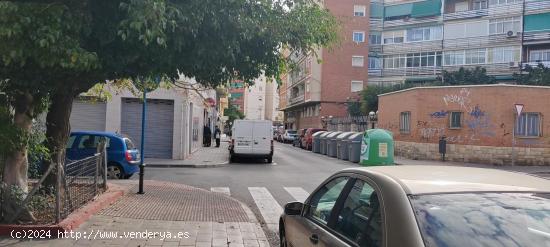 SE VENDE LOCAL ,SIRVE COMO TRASTERO ,CERCA PLAZA MANILA - ALICANTE