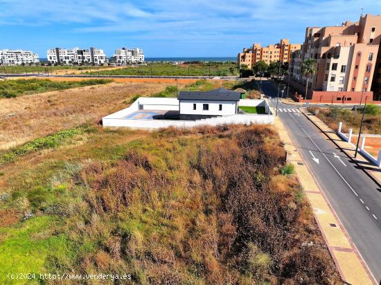 PARCELA EN ISLA CANELA EN SEGUNDA LINEA DE PLAYA - HUELVA