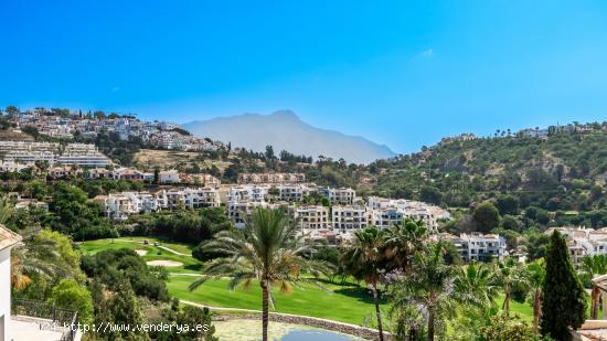 Villa de estilo andaluz, rodeada por impresionantes campos de golf en Los Arqueros, Benahavis - MALA